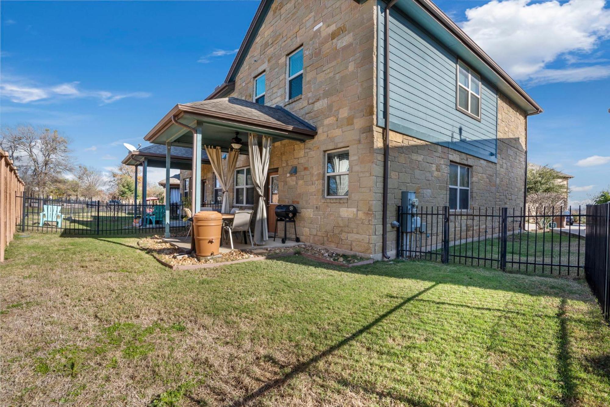 Modern Rock Villa Round Rock Exterior foto